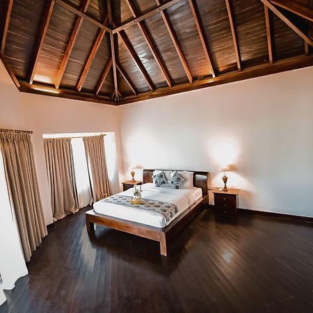 Royal Regantris Villa Karang ギリ・アイル エクステリア 写真